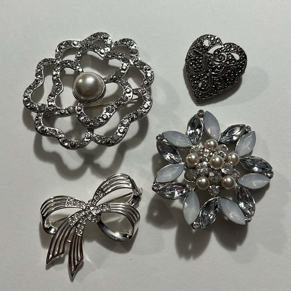 vintage brooches and pins